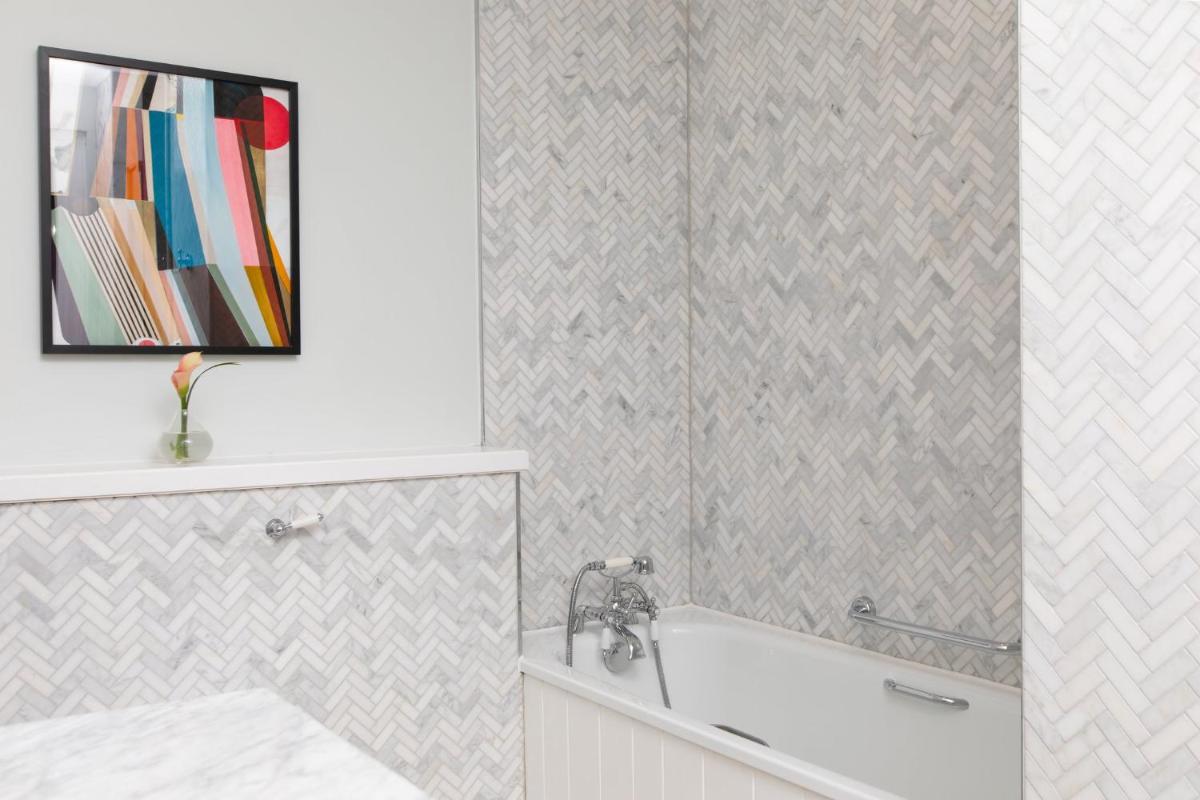 Kimpton Charlotte Square by IHG