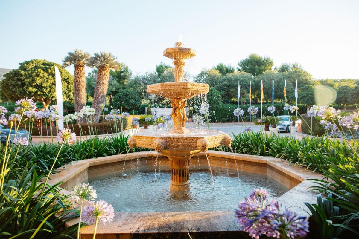 The St. Regis Mardavall Mallorca Resort