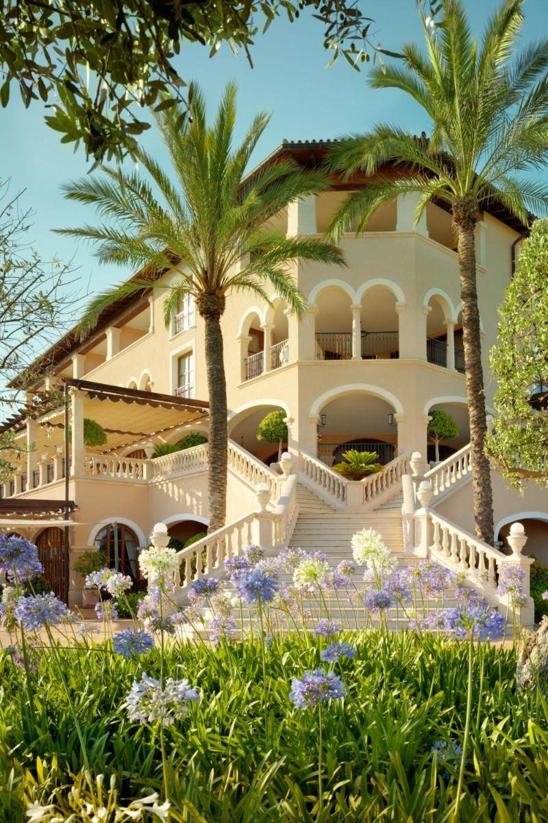 The St. Regis Mardavall Mallorca Resort