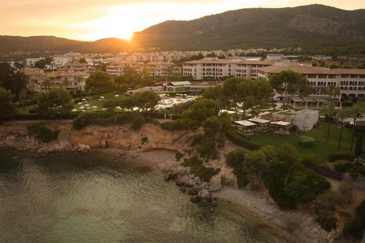 The St. Regis Mardavall Mallorca Resort