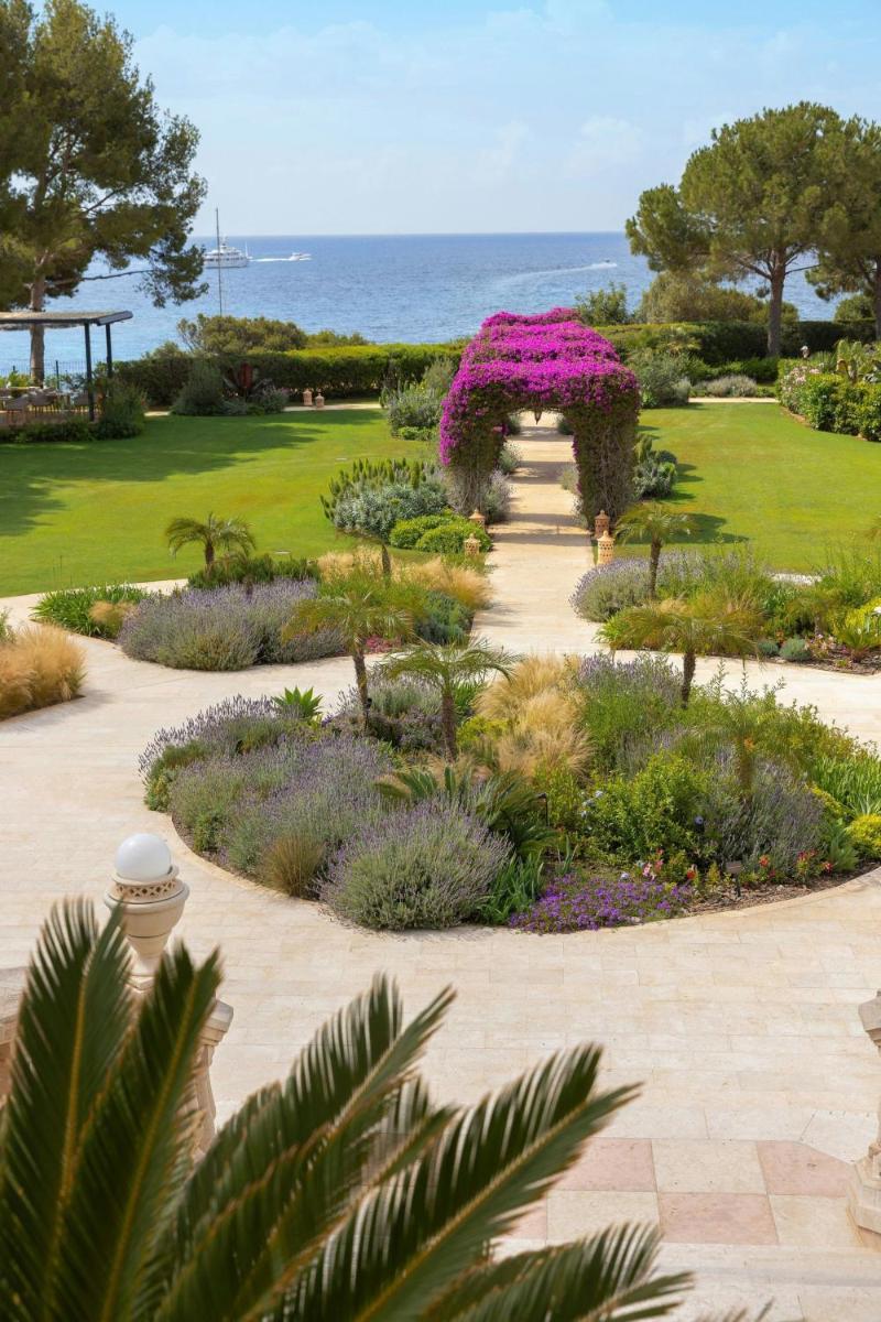 The St. Regis Mardavall Mallorca Resort