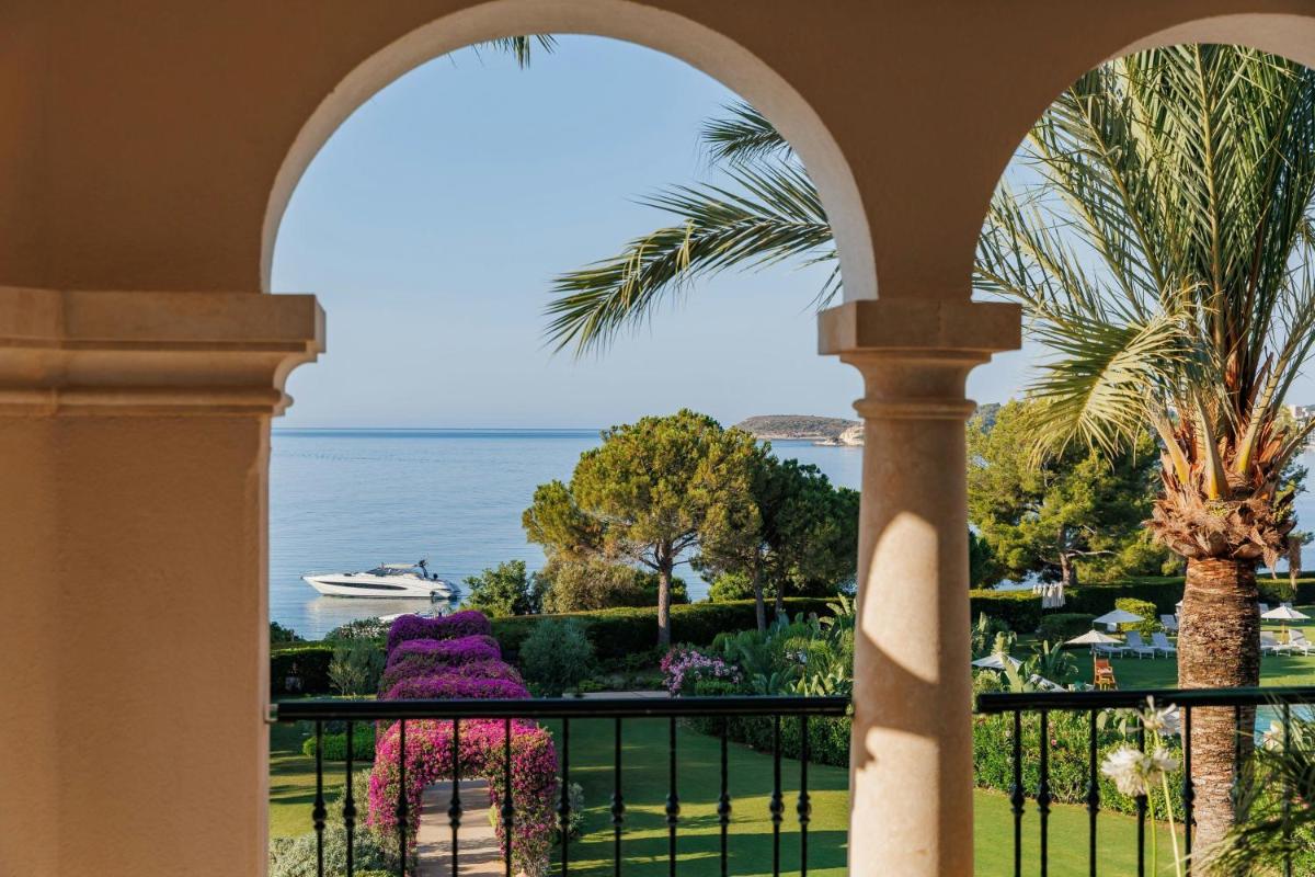 The St. Regis Mardavall Mallorca Resort