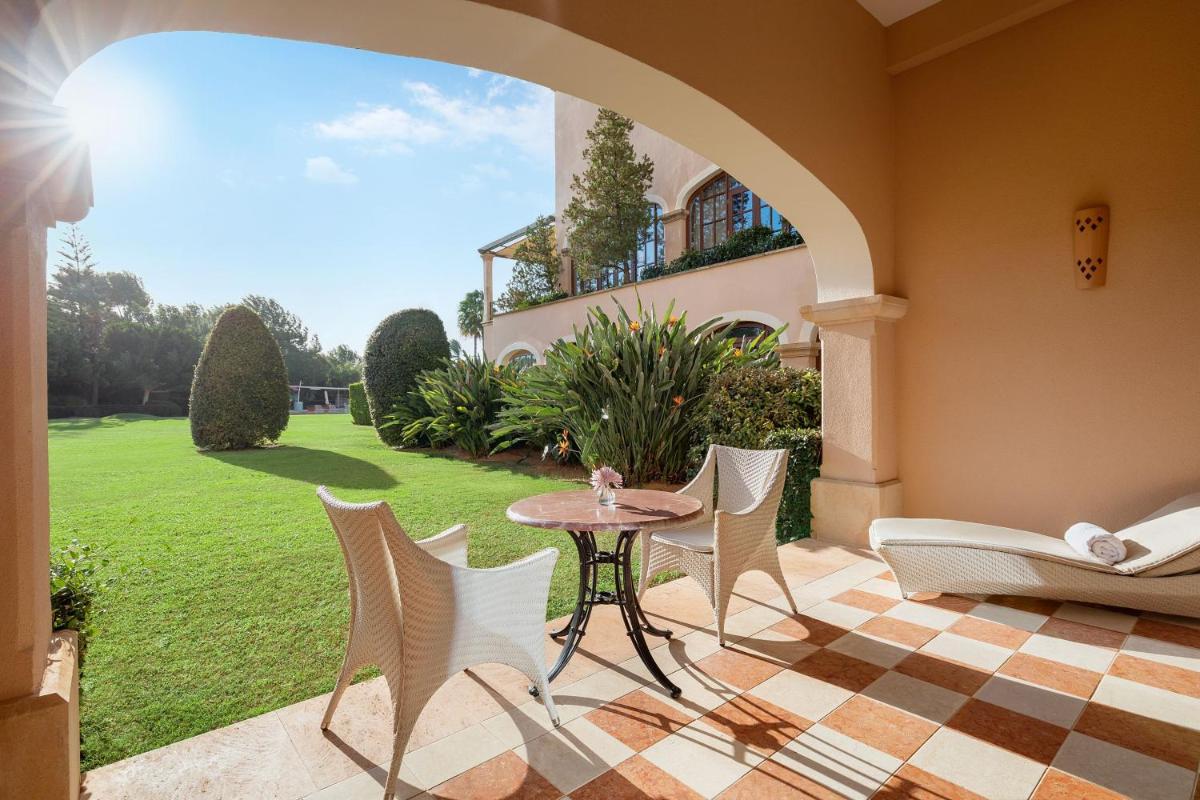 The St. Regis Mardavall Mallorca Resort