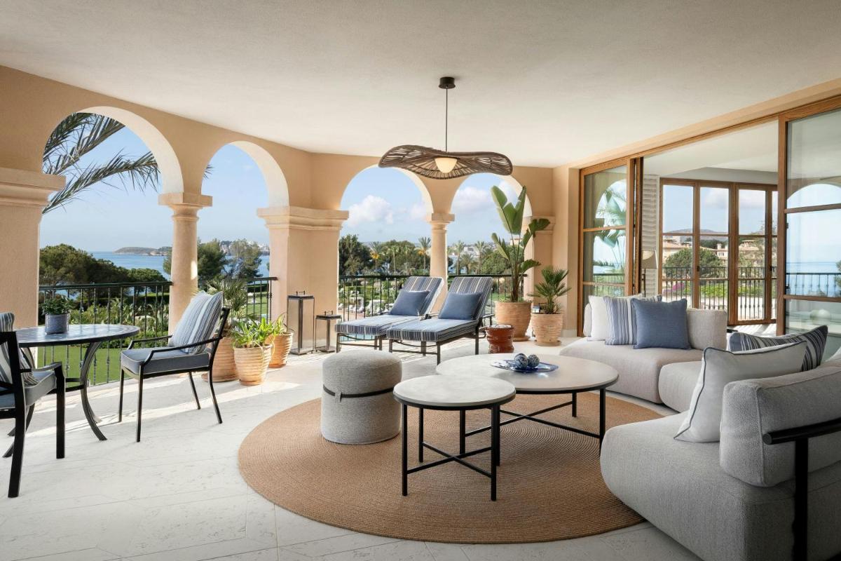 The St. Regis Mardavall Mallorca Resort