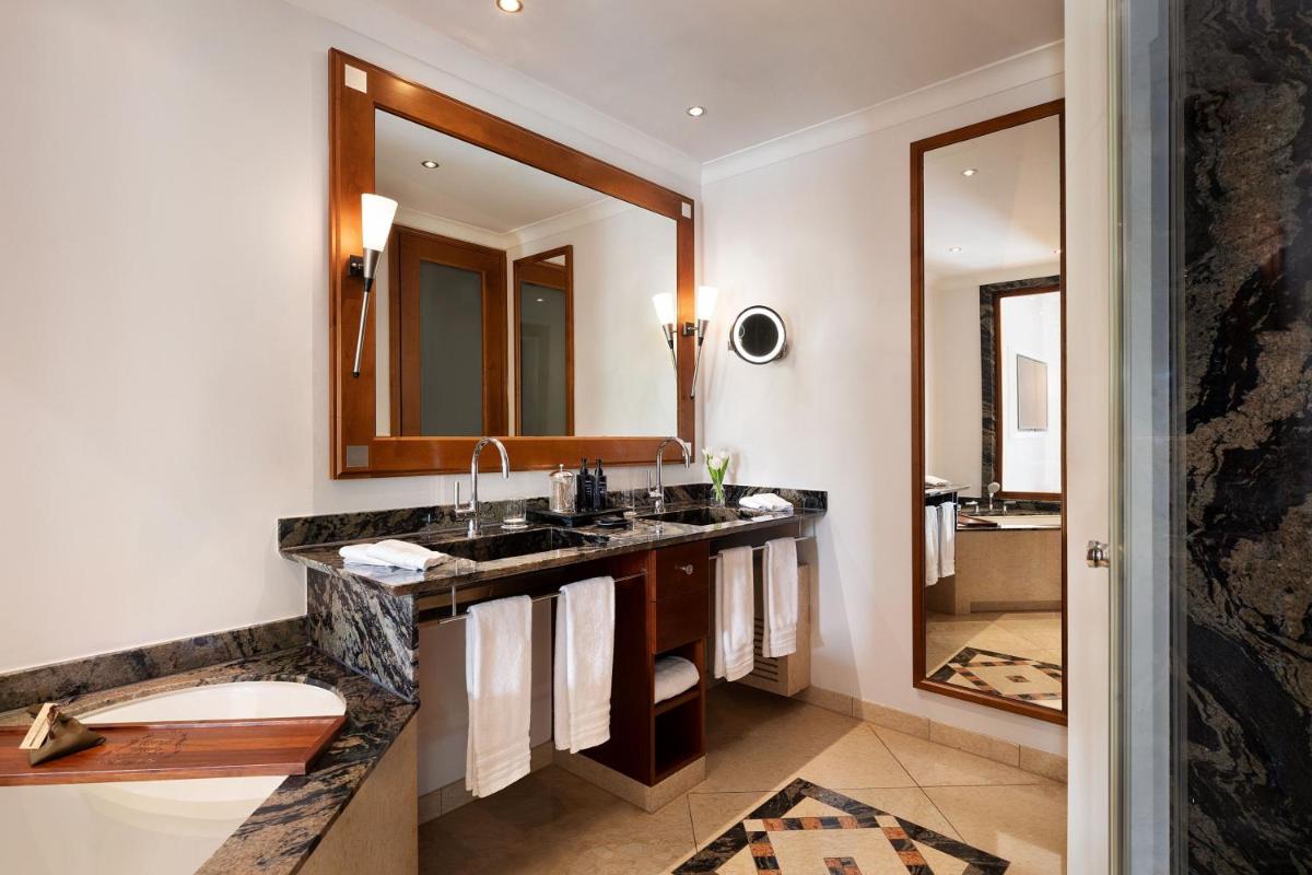 The St. Regis Mardavall Mallorca Resort