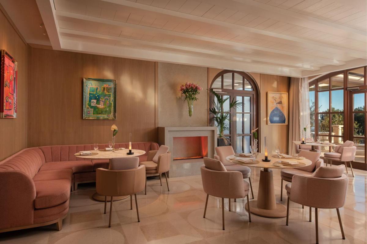 The St. Regis Mardavall Mallorca Resort