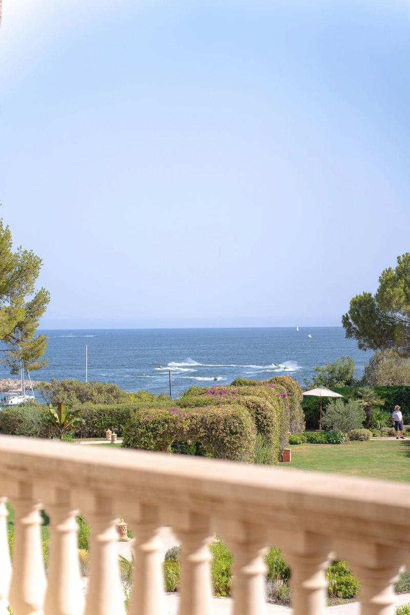 The St. Regis Mardavall Mallorca Resort