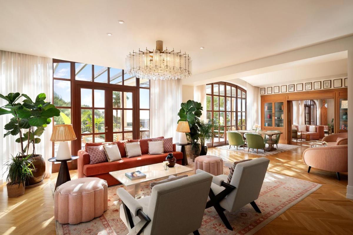The St. Regis Mardavall Mallorca Resort