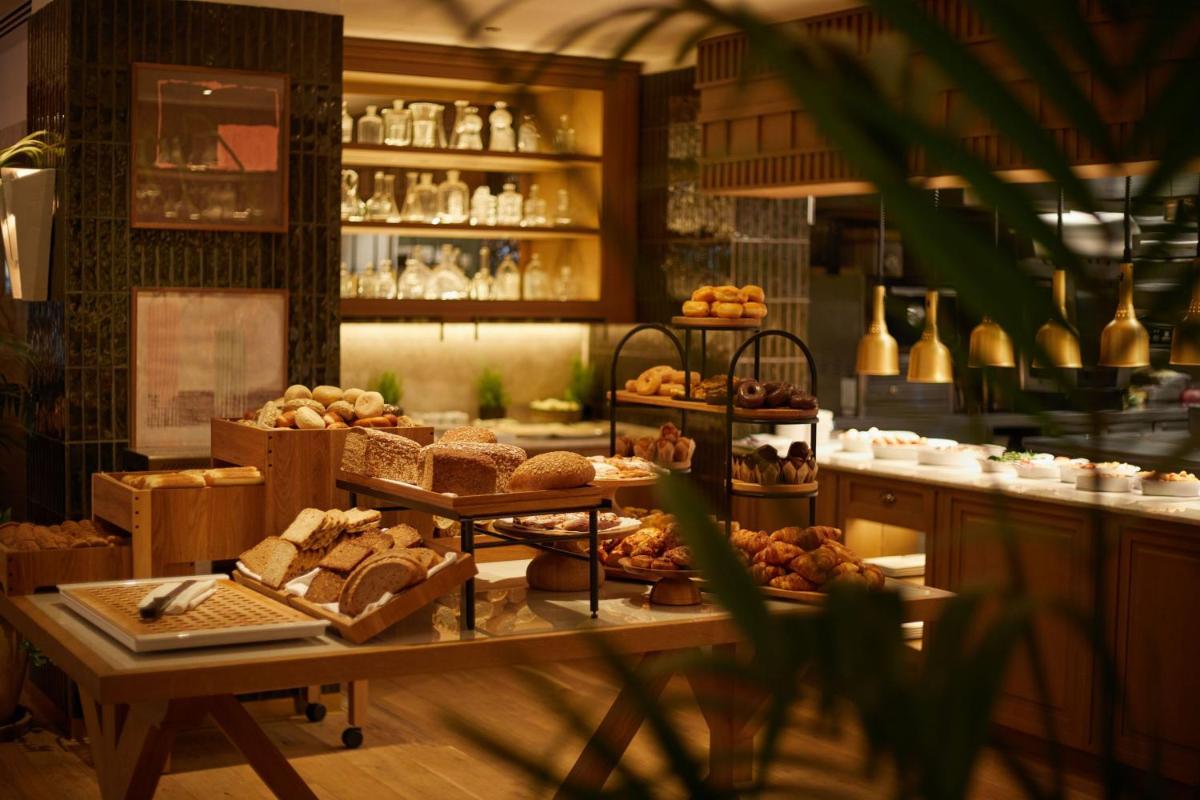 The St. Regis Mardavall Mallorca Resort