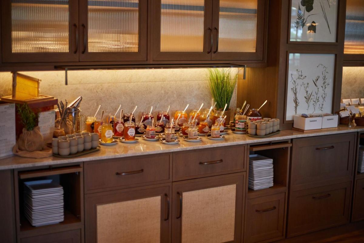 The St. Regis Mardavall Mallorca Resort