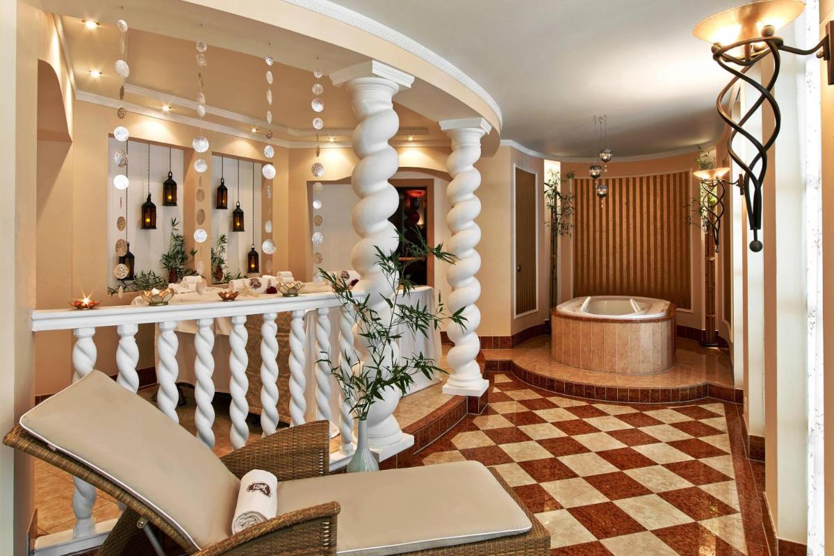 The St. Regis Mardavall Mallorca Resort