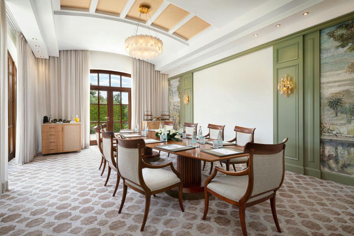 The St. Regis Mardavall Mallorca Resort