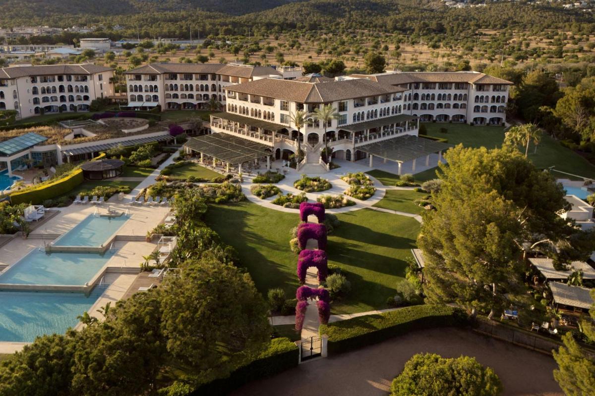 The St. Regis Mardavall Mallorca Resort