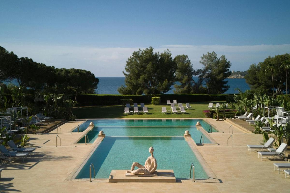 The St. Regis Mardavall Mallorca Resort