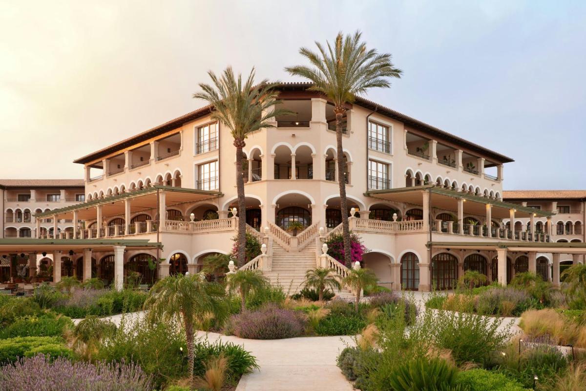 The St. Regis Mardavall Mallorca Resort