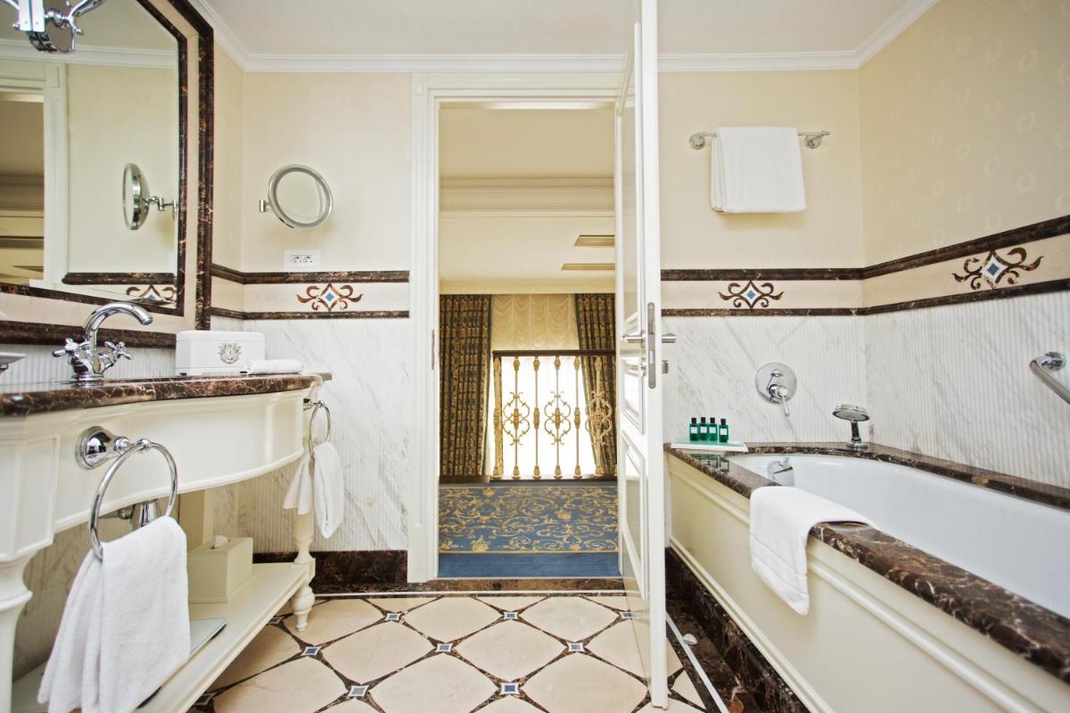 The State Hermitage Museum Official Hotel