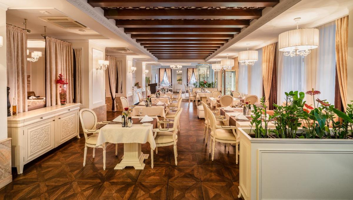 The State Hermitage Museum Official Hotel