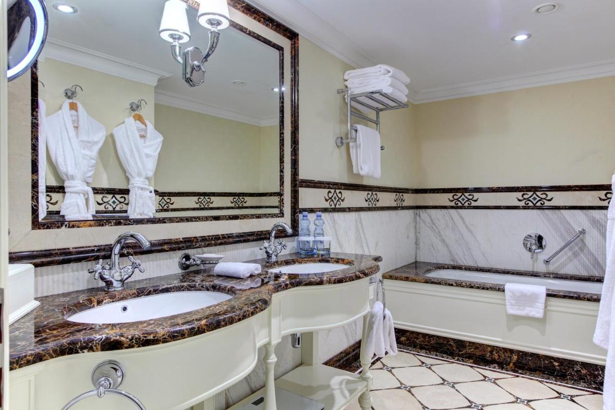 The State Hermitage Museum Official Hotel