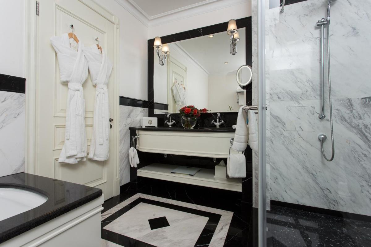 The State Hermitage Museum Official Hotel