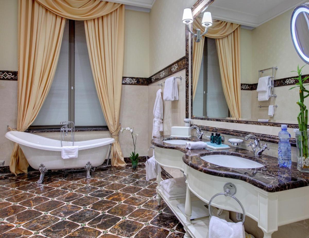 The State Hermitage Museum Official Hotel