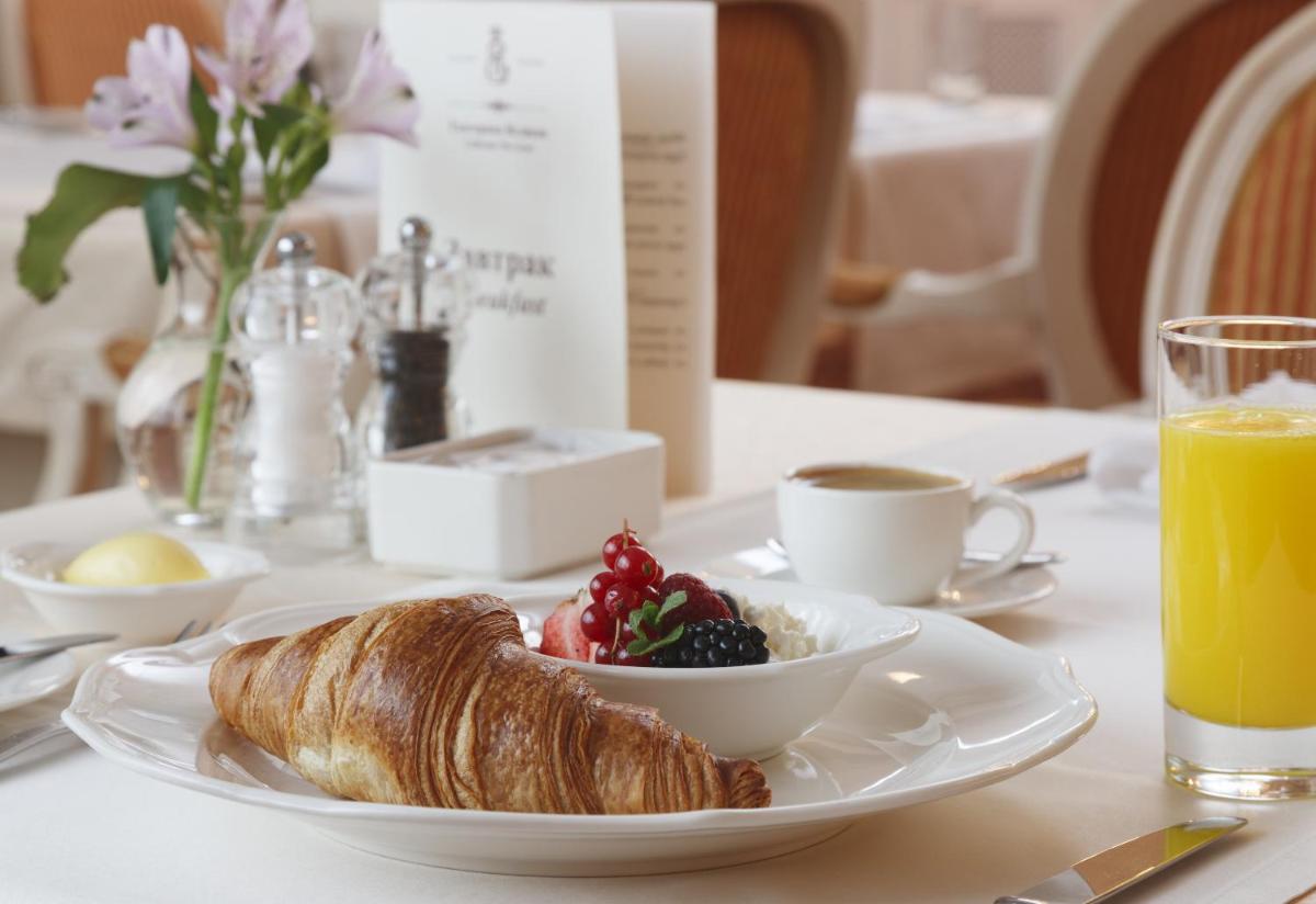 The State Hermitage Museum Official Hotel