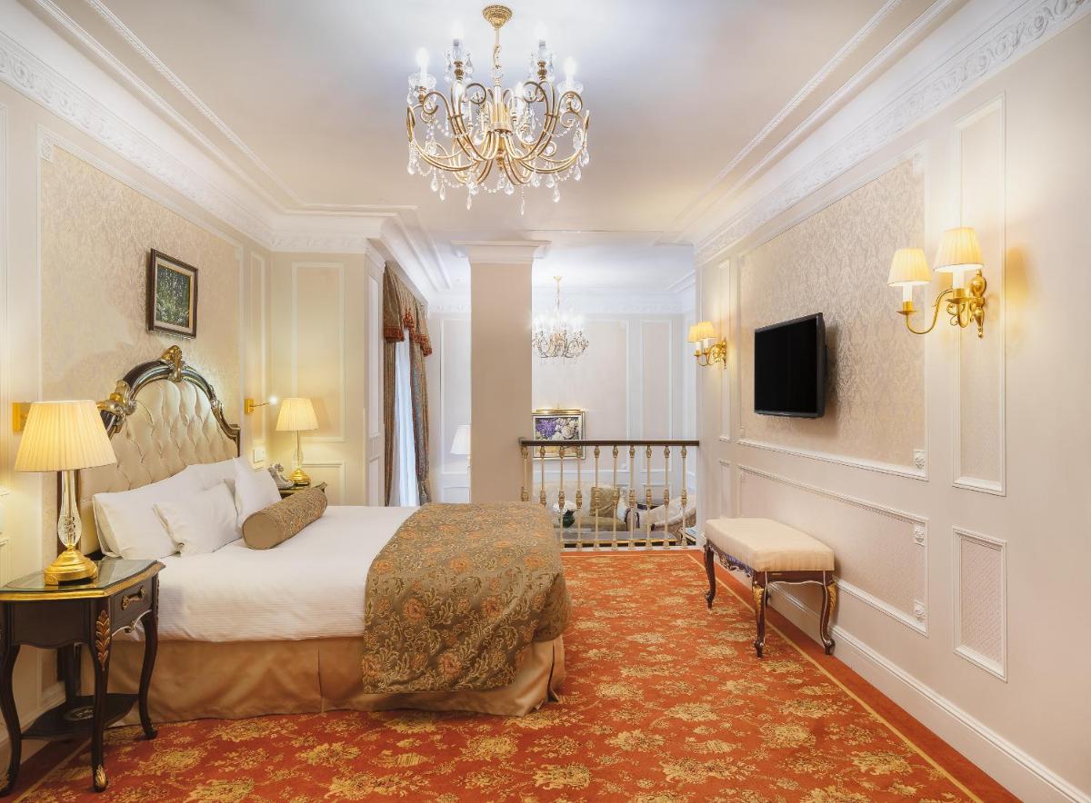 The State Hermitage Museum Official Hotel