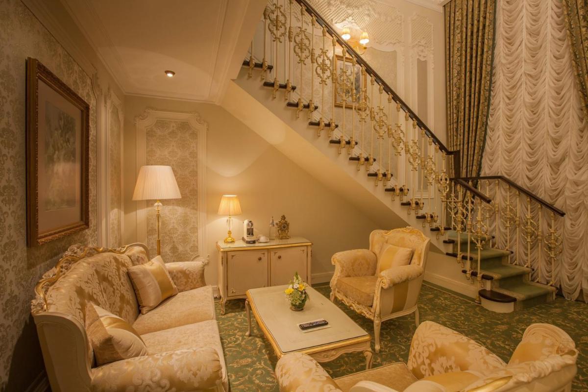 The State Hermitage Museum Official Hotel