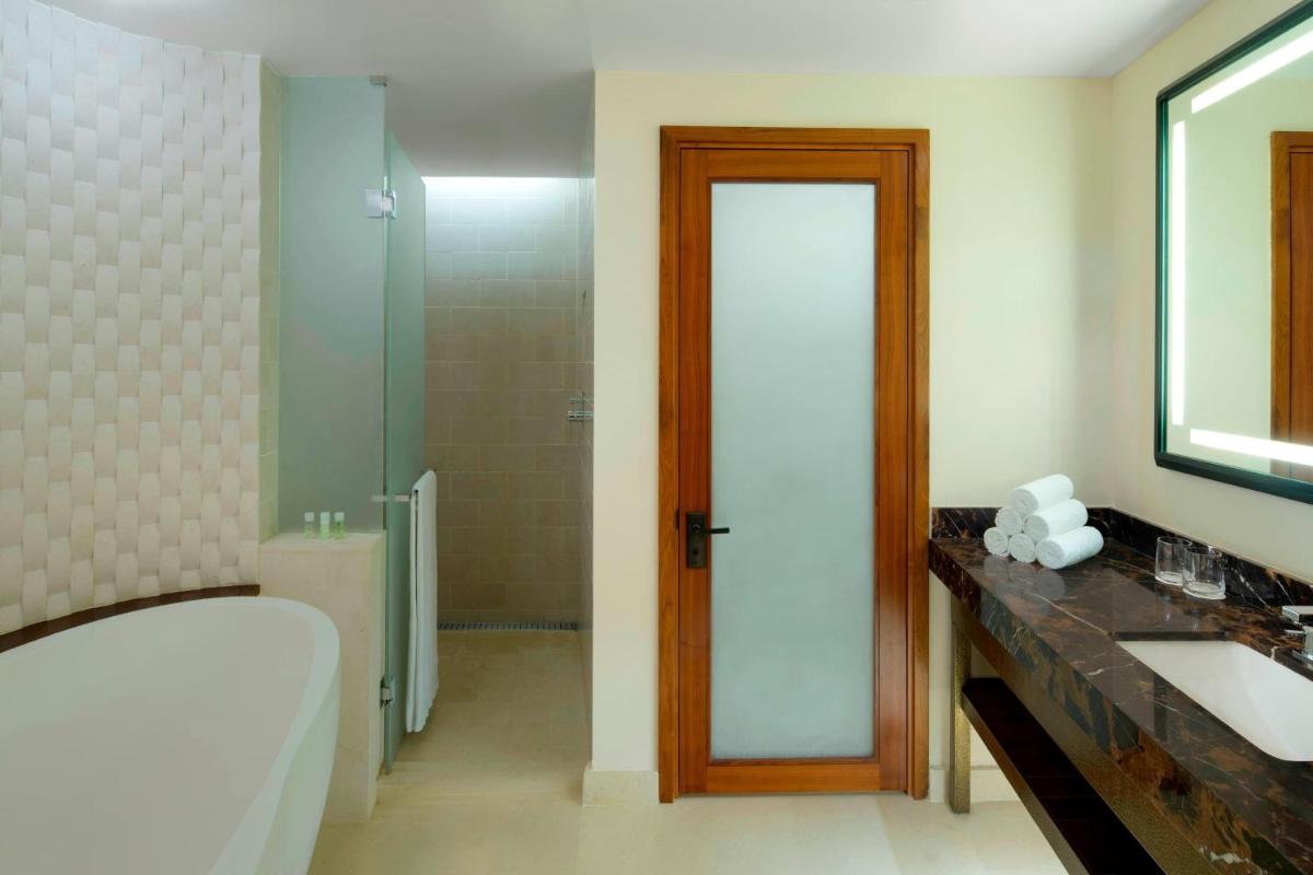 VOGO Abu Dhabi Golf Resort & Spa