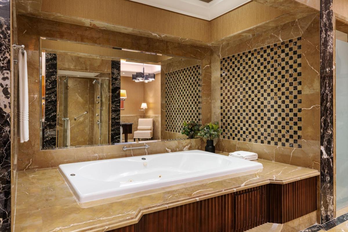 The Westin Dubai Mina Seyahi Beach Resort and Waterpark