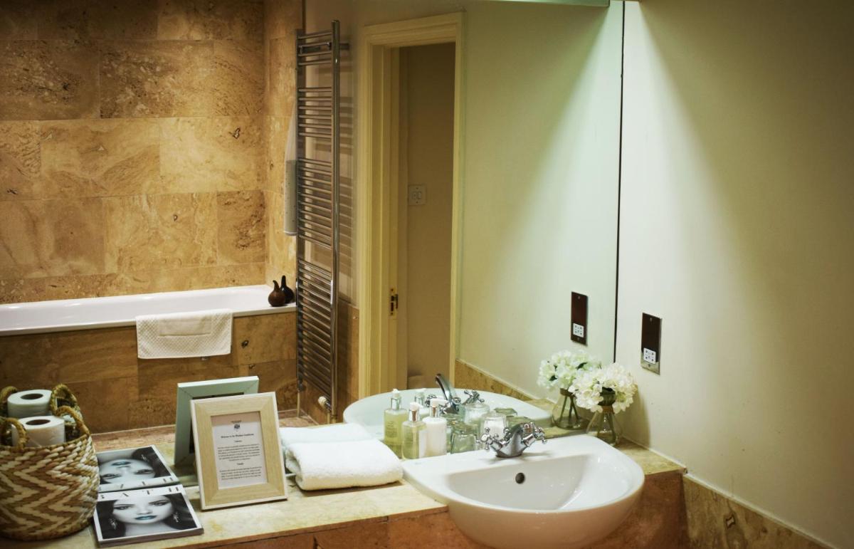 The Windsor Townhouse Air conditioned rooms