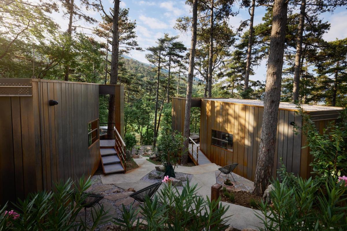 Theodosius Forest Village - Glamping in Vipava valley