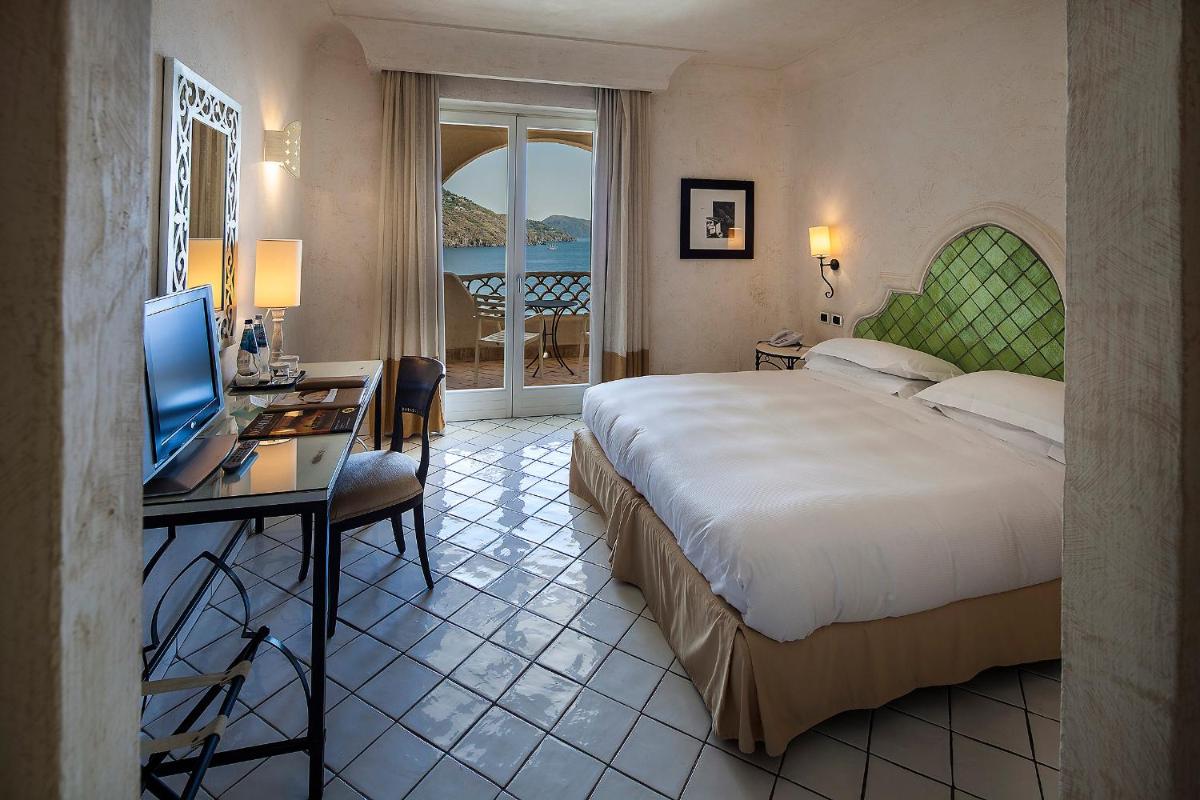 Therasia Resort Sea and SPA - The Leading Hotels of the World