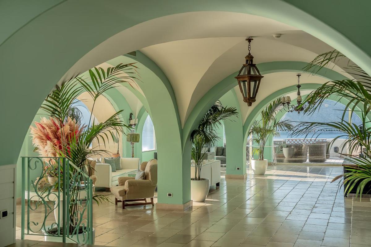 Therasia Resort Sea and SPA - The Leading Hotels of the World