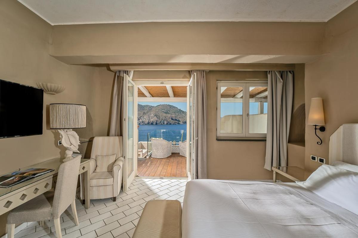 Therasia Resort Sea and SPA - The Leading Hotels of the World