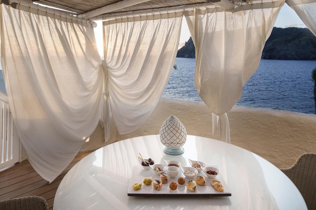 Therasia Resort Sea and SPA - The Leading Hotels of the World