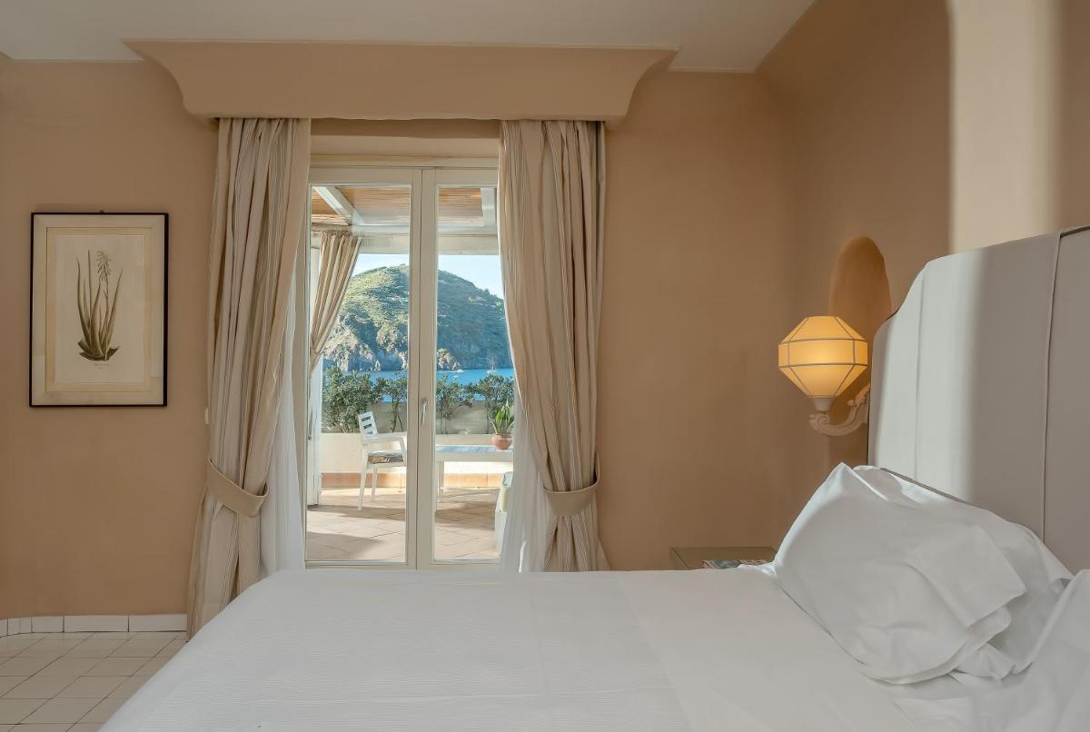 Therasia Resort Sea and SPA - The Leading Hotels of the World