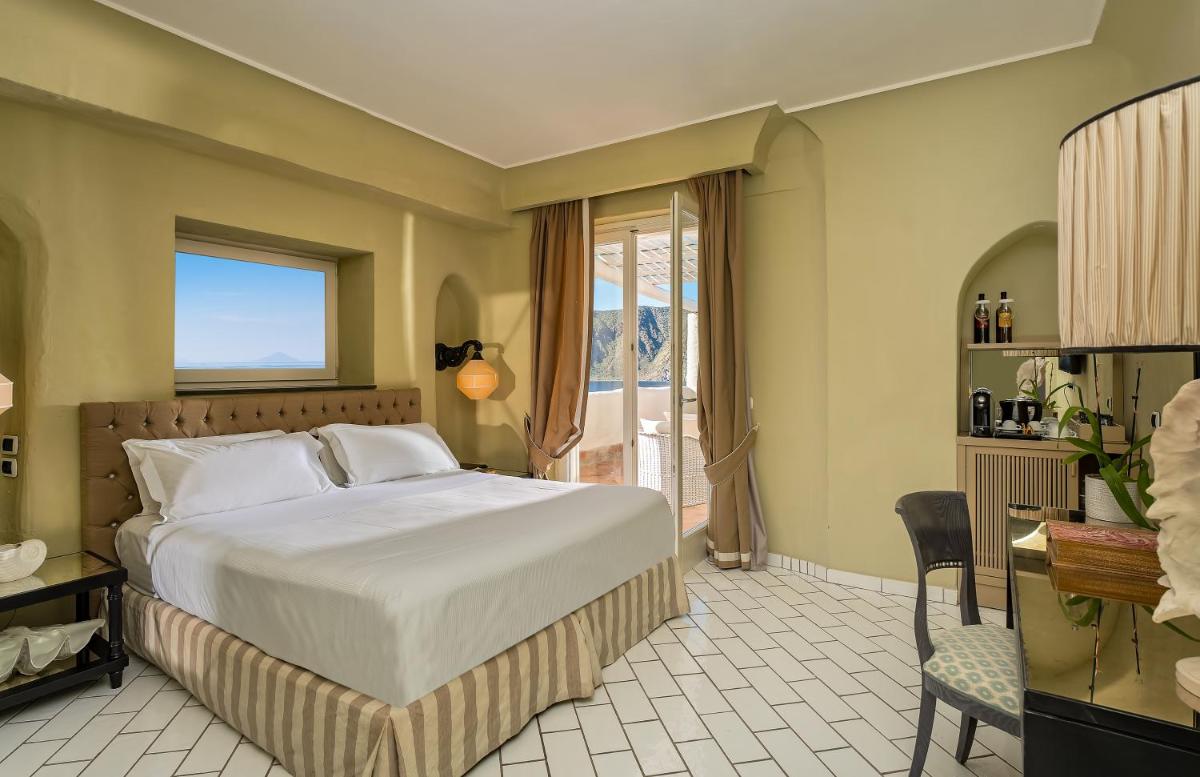 Therasia Resort Sea and SPA - The Leading Hotels of the World