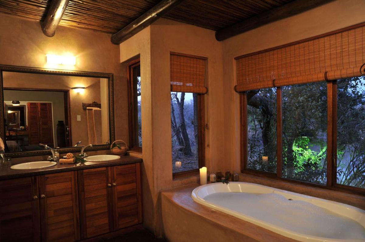 Waterbuck Game Lodge Thornybush Nature Reserve