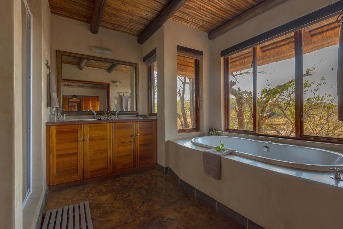 Waterbuck Game Lodge Thornybush Nature Reserve