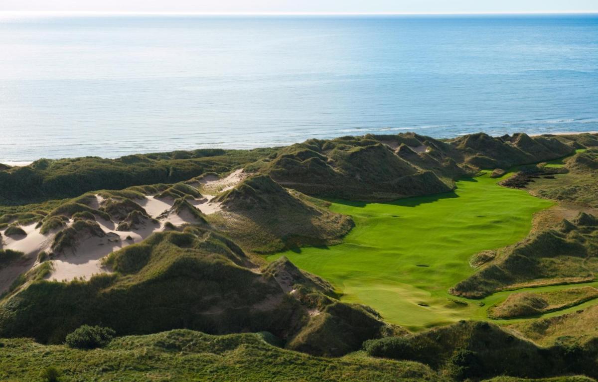 Trump MacLeod House & Lodge, Scotland