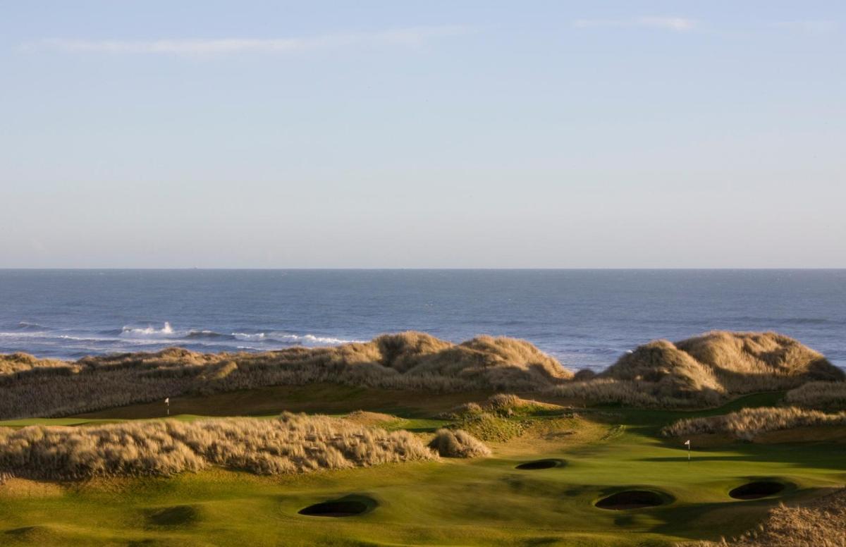 Trump MacLeod House & Lodge, Scotland