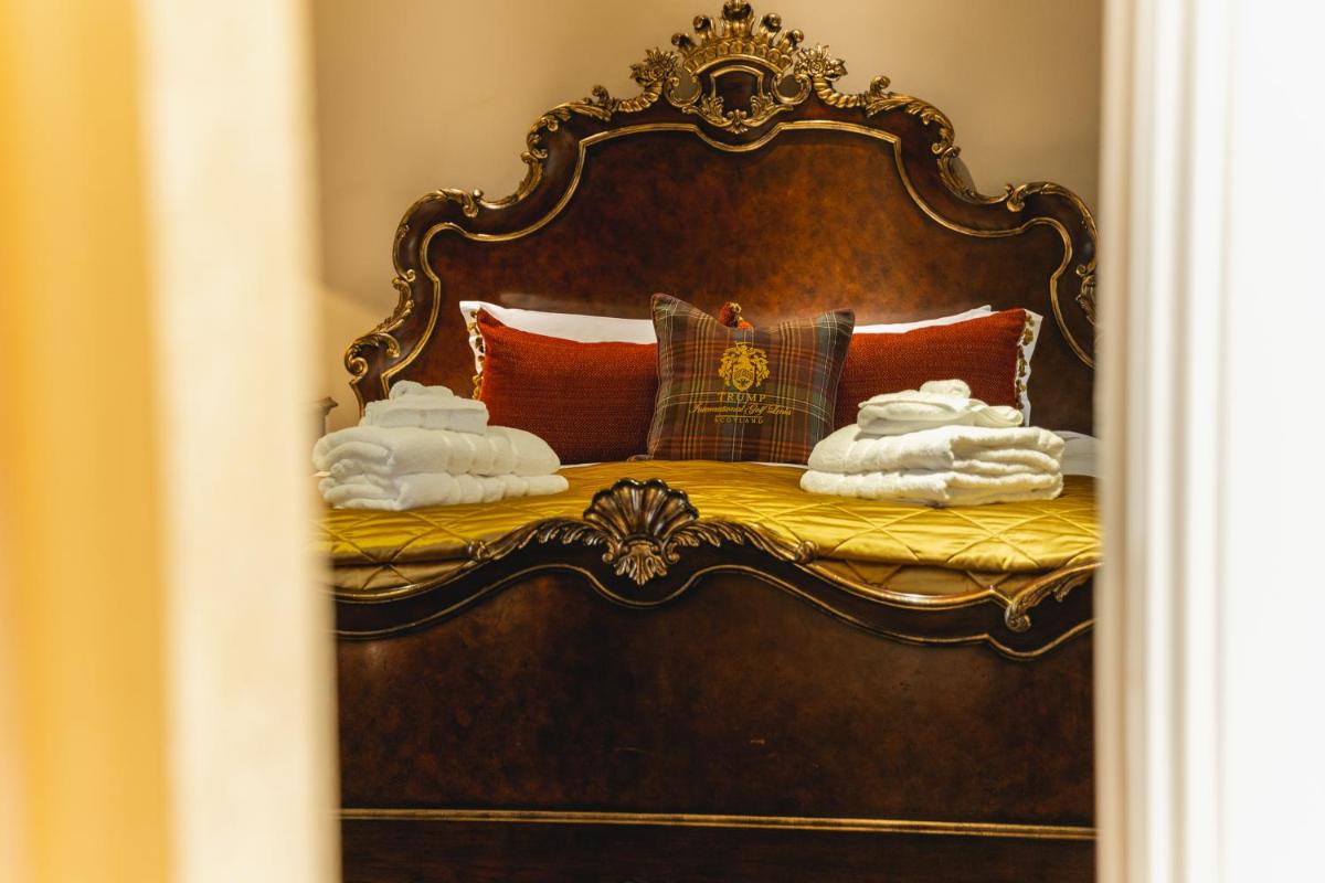 Trump MacLeod House & Lodge, Scotland