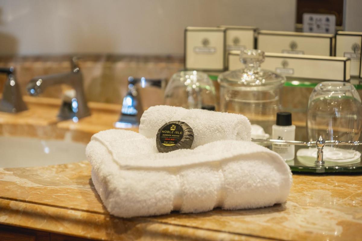 Trump MacLeod House & Lodge, Scotland