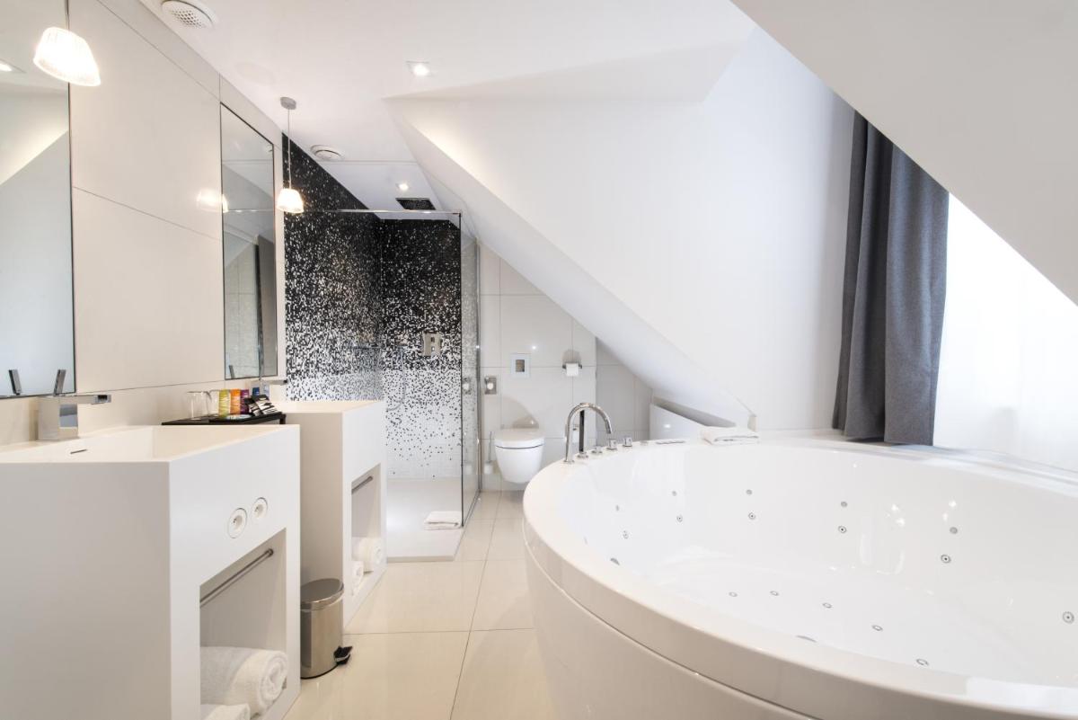 Vertigo Hotel, By Marriott, a Member of Design Hotels