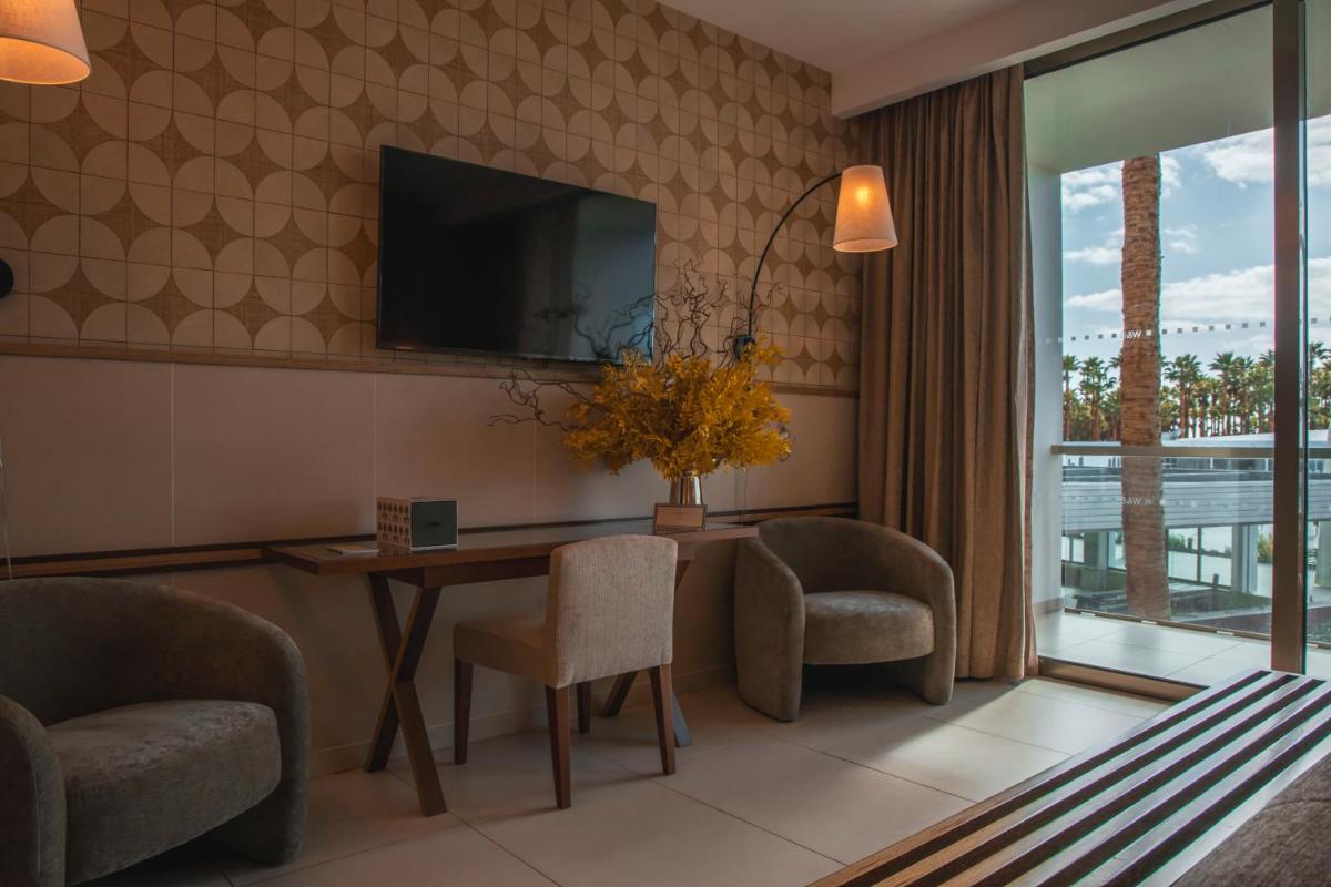 Wine & Books by the Sea, Algarve Resort