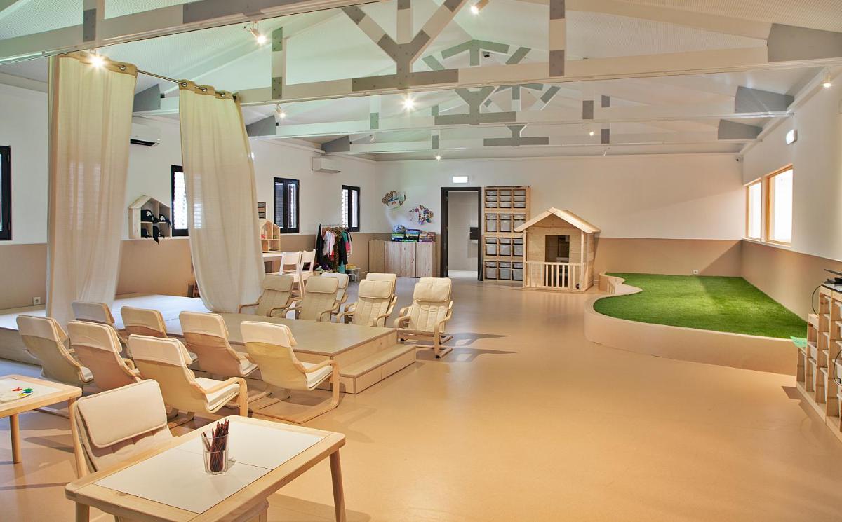 Wine & Books by the Sea, Algarve Resort