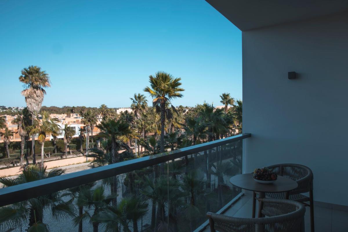 Wine & Books by the Sea, Algarve Resort