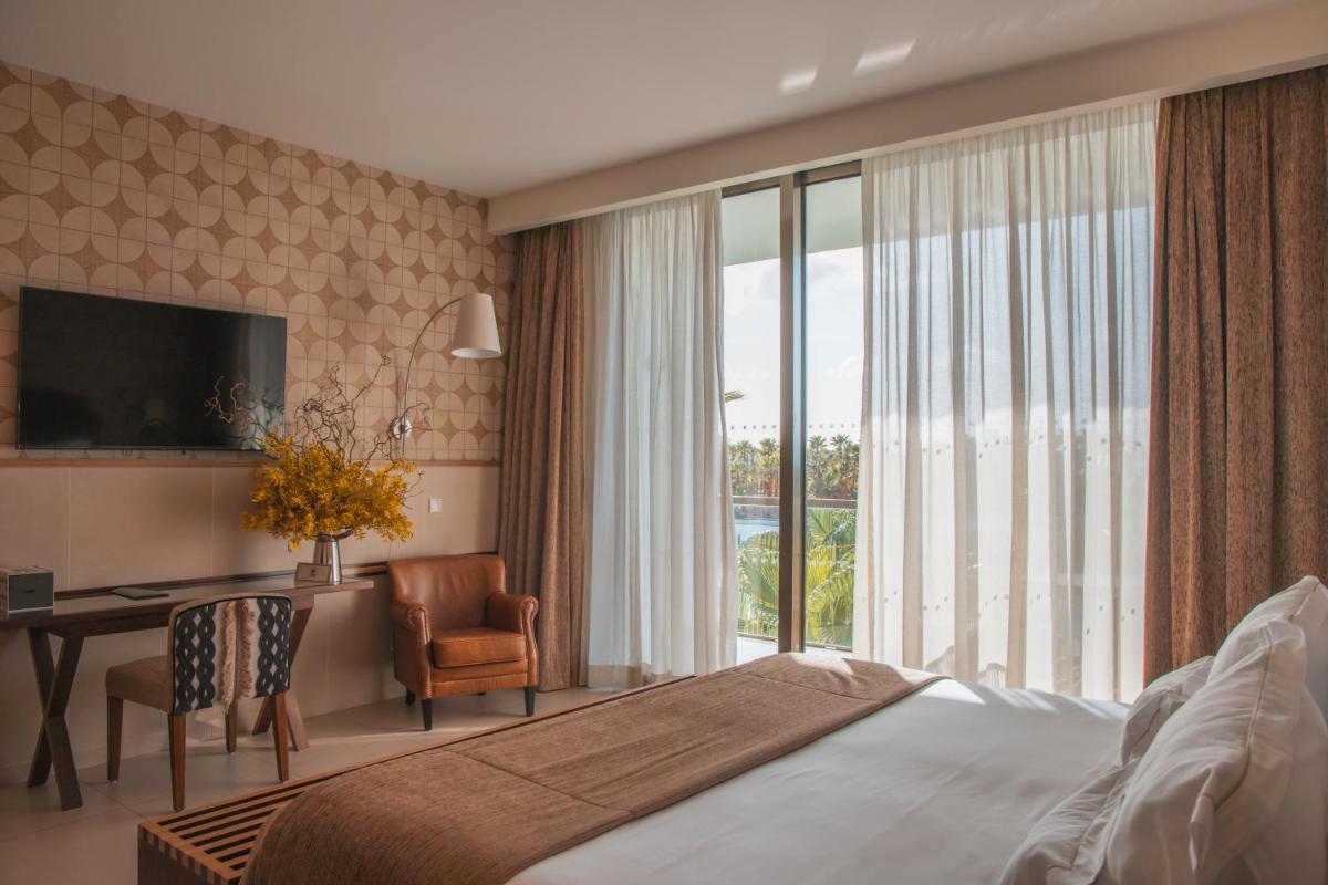 Wine & Books by the Sea, Algarve Resort