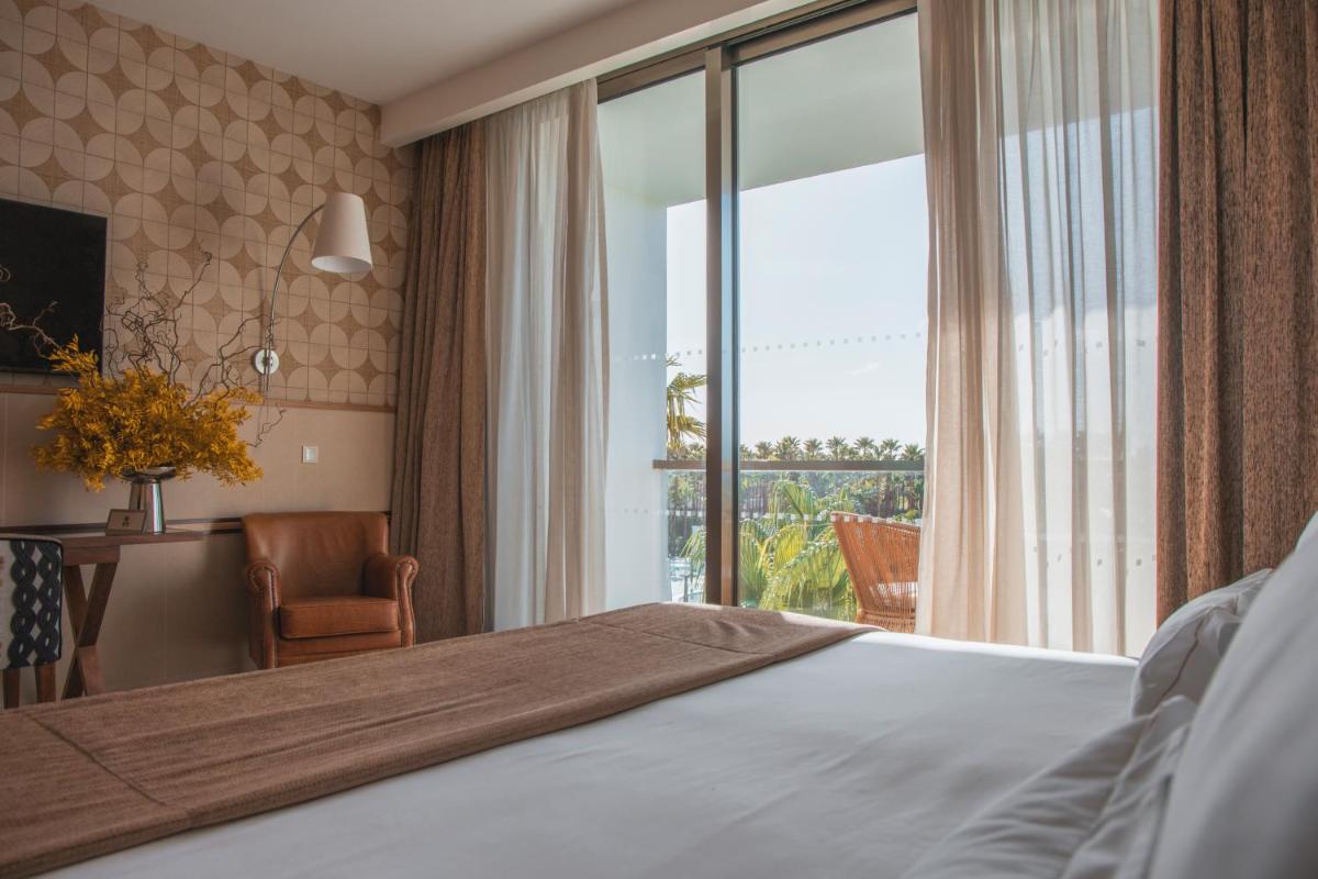 Wine & Books by the Sea, Algarve Resort