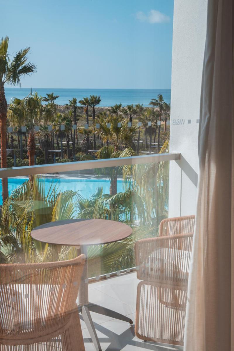 Wine & Books by the Sea, Algarve Resort